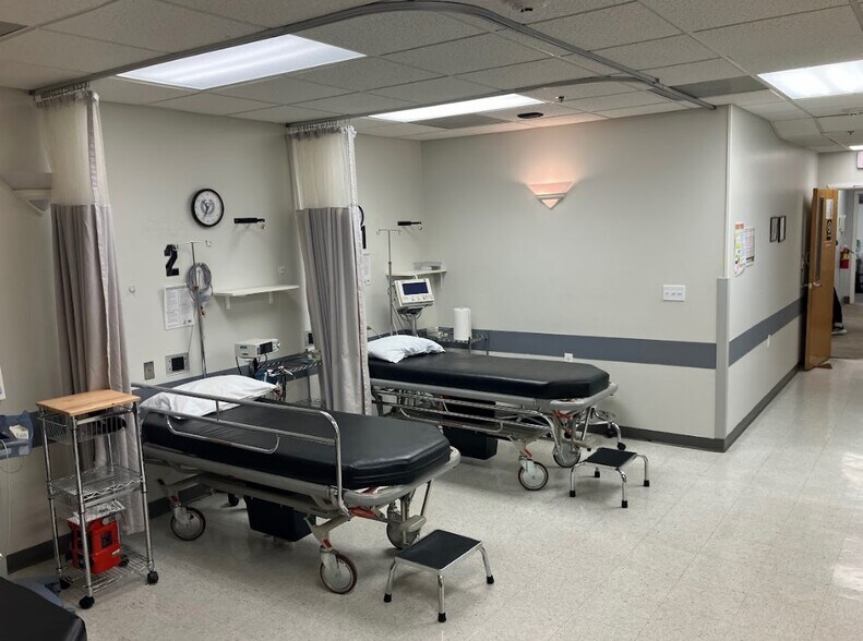 More Photos Of 561 Cranbury Rd, East Brunswick Medical For Sale