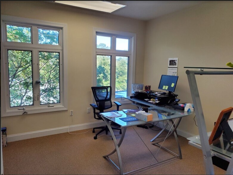 More Photos Of 5015 Southpark Dr, Durham Medical For Lease