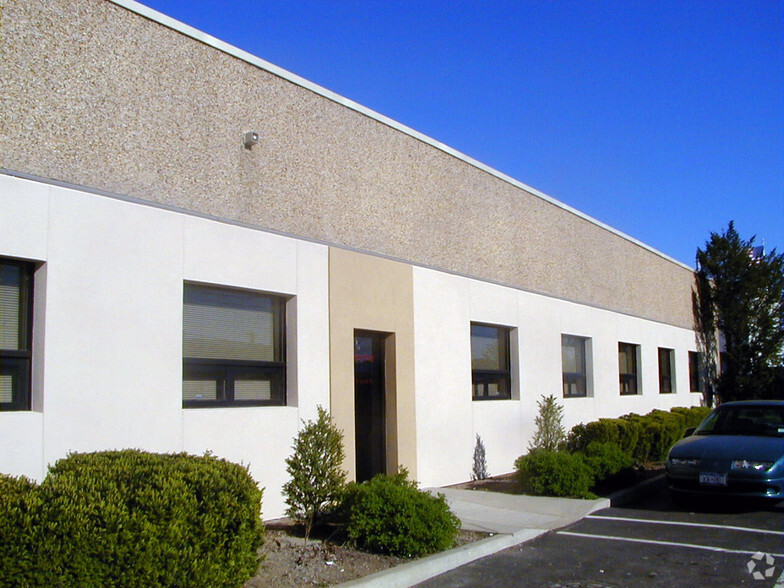 Primary Photo Of 27 Sarah Dr, Farmingdale Warehouse For Lease