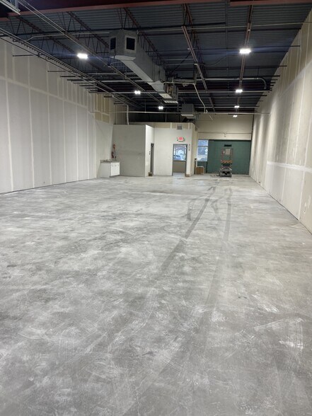 More Photos Of 1306 E Hartman Ave, Omaha Light Distribution For Lease