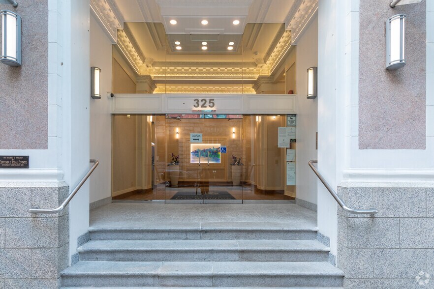 More Photos Of 325 Howe St, Vancouver Office For Lease