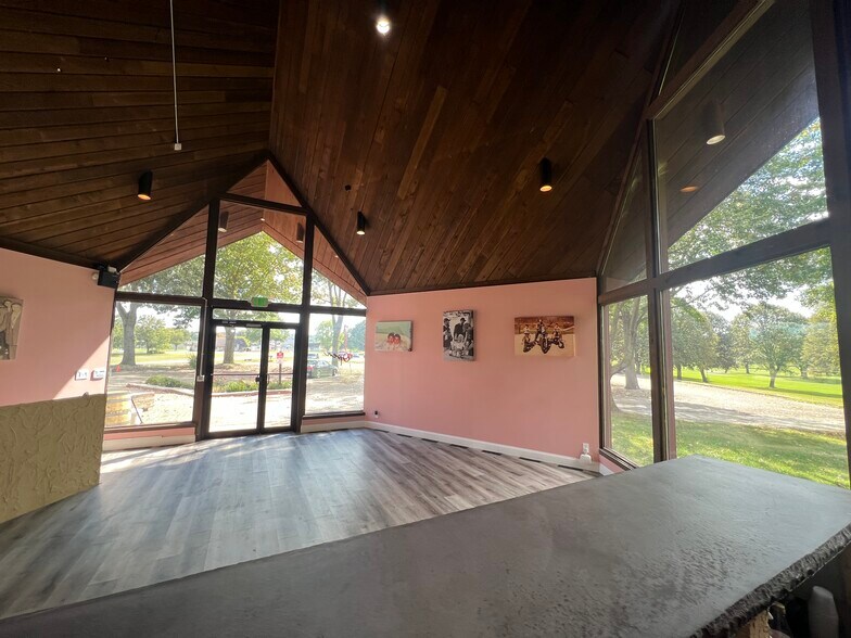 More Photos Of 10804 Wilkshire Blvd, Bolivar Office For Sale