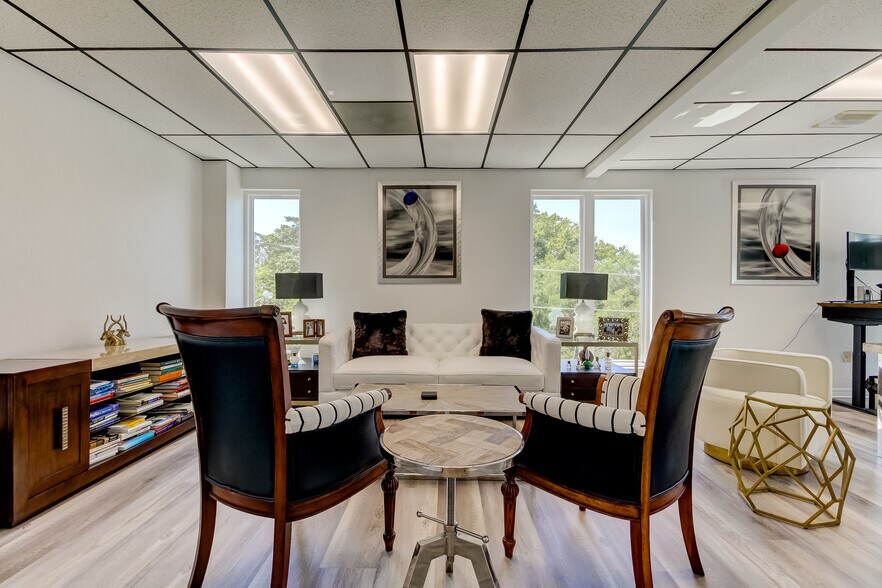 More Photos Of 447 3rd Ave N, Saint Petersburg Office For Lease