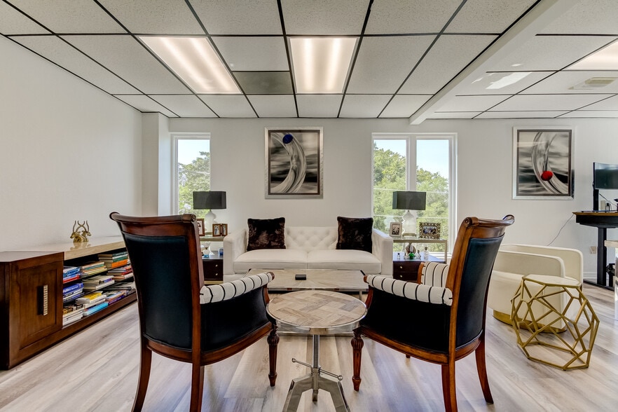 More Photos Of 447 3rd Ave N, Saint Petersburg Office For Lease