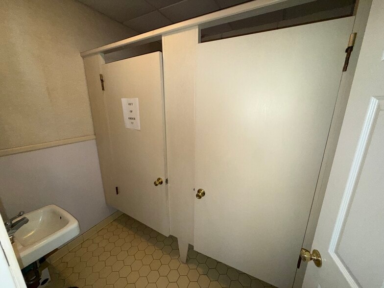 More Photos Of 906 N Breazeale Ave, Mount Olive Auto Dealership For Sale
