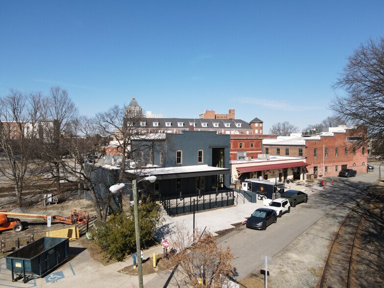 More Photos Of 106 Barnhardt St, Greensboro Freestanding For Lease