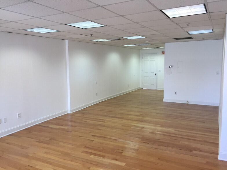 More Photos Of 228-234 Mill St, Greenwich Restaurant For Lease