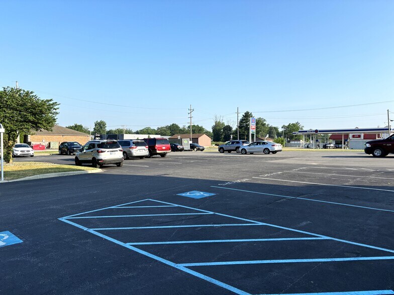 More Photos Of 510 W Adams St, Plymouth Medical For Lease