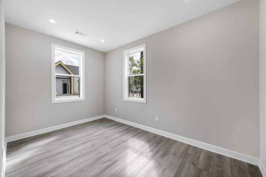 More Photos Of 1325 Main St, Katy Medical For Sale