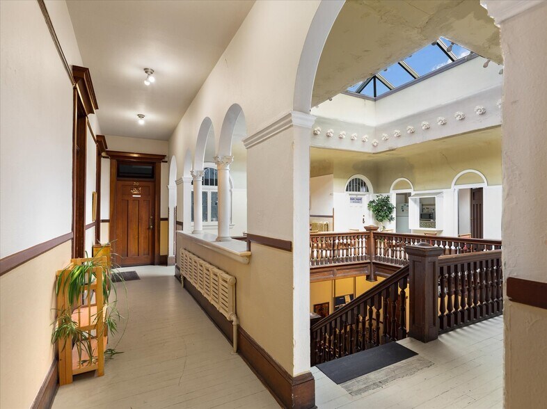 More Photos Of 619 Commercial Ave, Anacortes Storefront Retail Office For Sale