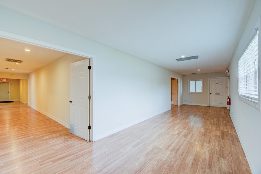 More Photos Of 359 10th St, West Palm Beach Storefront Retail Office For Lease