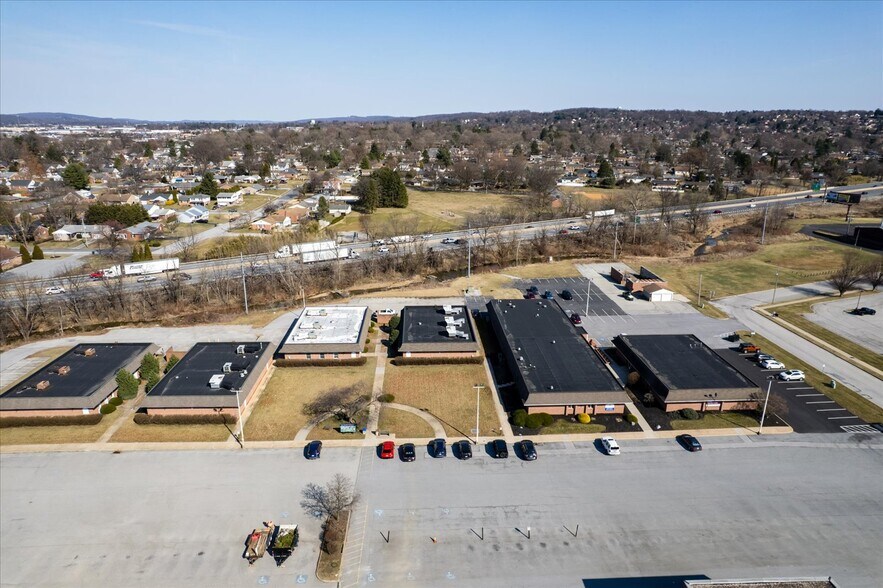 More Photos Of 1784 4th Ave, York Office For Sale