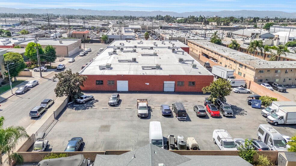 More Photos Of 13333-13345 Saticoy St, North Hollywood Warehouse For Lease