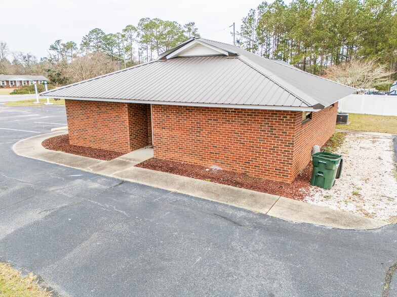 More Photos Of 706 W Barnard St, Glennville Medical For Sale