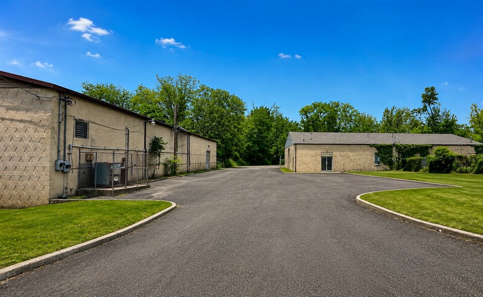 More Photos Of 22 Morse Ave, Ewing Flex For Lease
