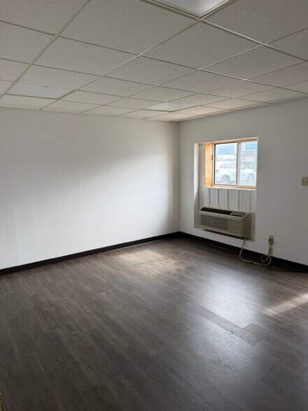 More Photos Of 2135 Maxim Dr, Rockdale Warehouse For Lease