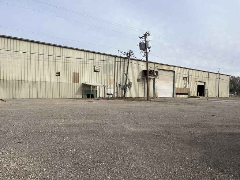 More Photos Of 1012 E Waylon Jennings Blvd, Littlefield Industrial For Sale