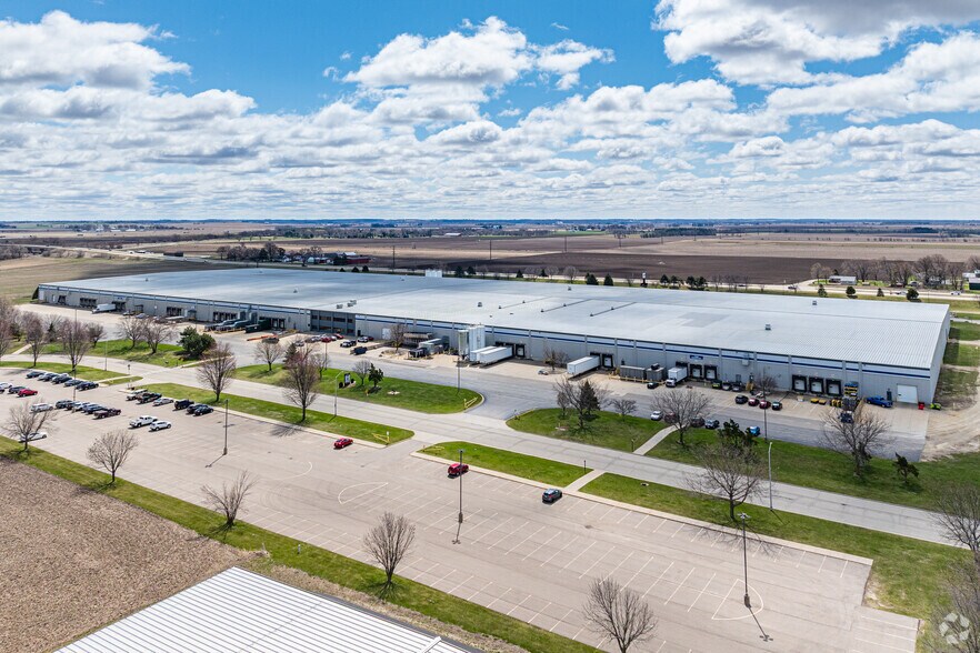 More Photos Of 2929 Venture Dr, Janesville Distribution For Lease