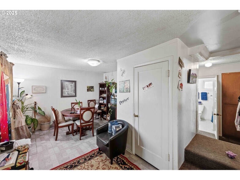 More Photos Of 1900 Monroe St, North Bend Apartments For Sale