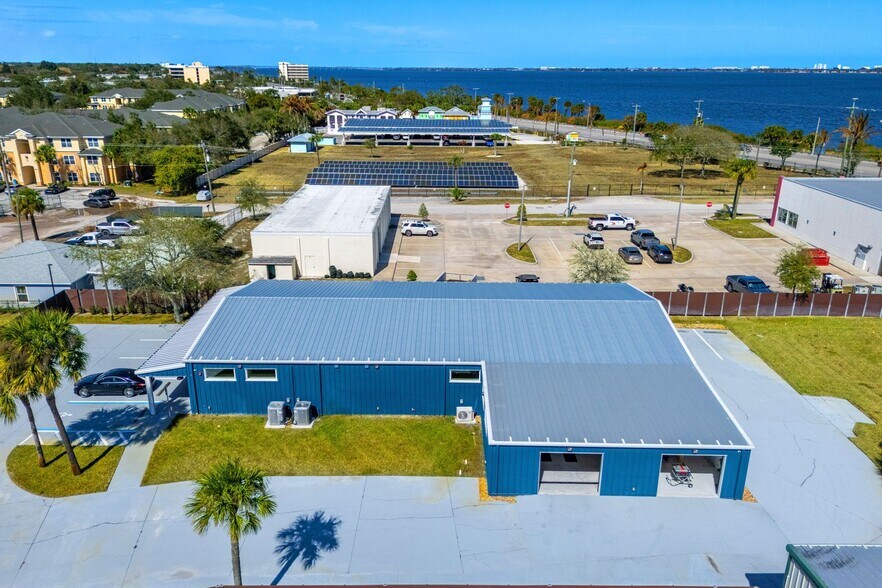 More Photos Of 1301 Morningside Dr, Melbourne Warehouse For Sale