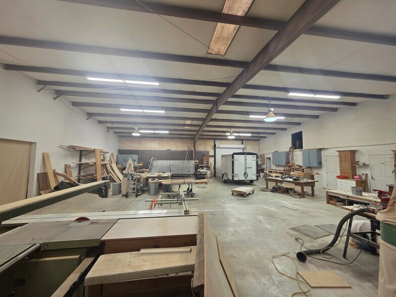 More Photos Of 6604 Windmill Way, Wilmington Industrial For Sale