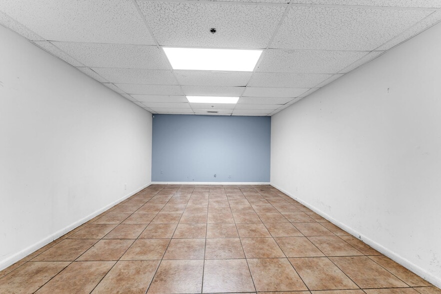 More Photos Of 7620 W 2nd Ct, Hialeah Warehouse For Sale