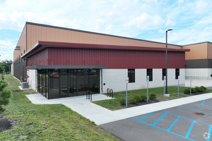 More Photos Of 42 Corporate Circle, Albany Manufacturing For Lease