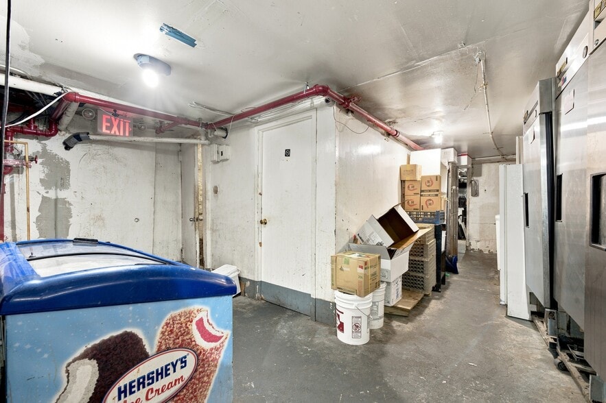 More Photos Of 1557 Second Ave, New York Apartments For Lease