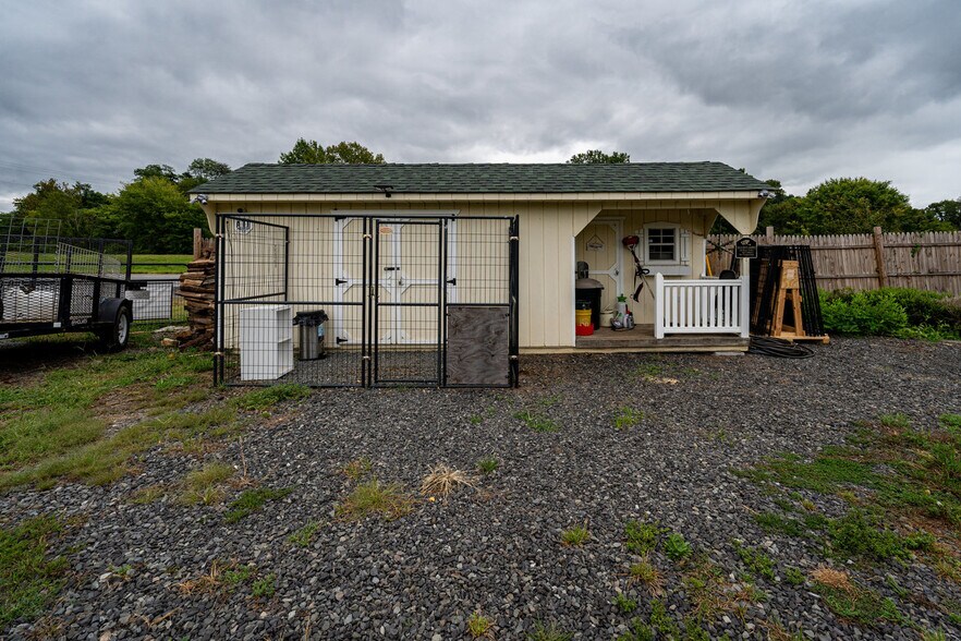 More Photos Of 12167 Lee Hwy, Sperryville Veterinarian Kennel For Sale