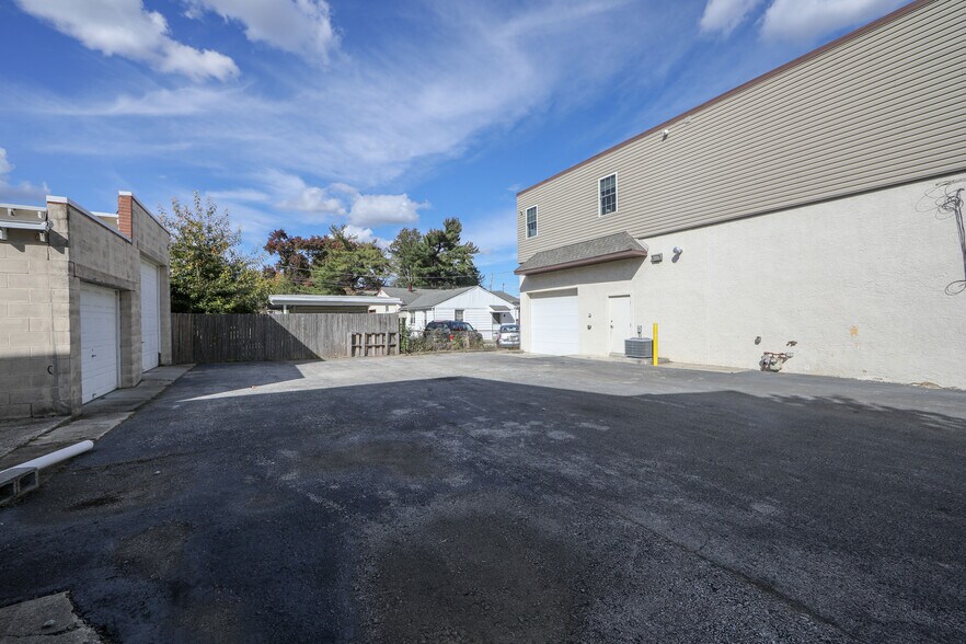 More Photos Of 800 Woodlawn Ave, Collingdale Light Manufacturing For Sale