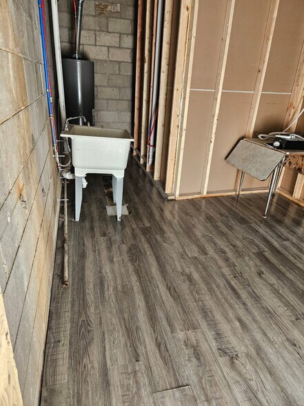 More Photos Of 2610-2626 Kilburn Ave, Rockford Storefront For Lease