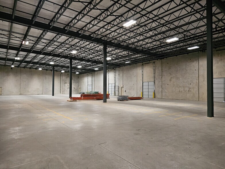 More Photos Of 6508 Tri-County Pky, Schertz Warehouse For Lease