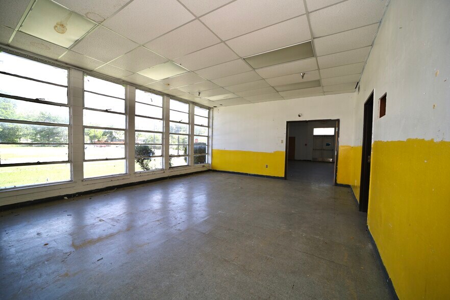 More Photos Of 970 E Humbolt St, Fort Worth Medical For Sale