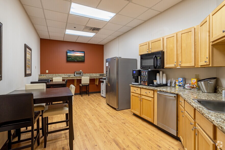 More Photos Of 1156 Bowman Rd, Mount Pleasant Medical For Lease