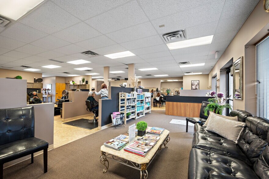 More Photos Of 325-337 NW Northdale Blvd, Coon Rapids Freestanding For Sale