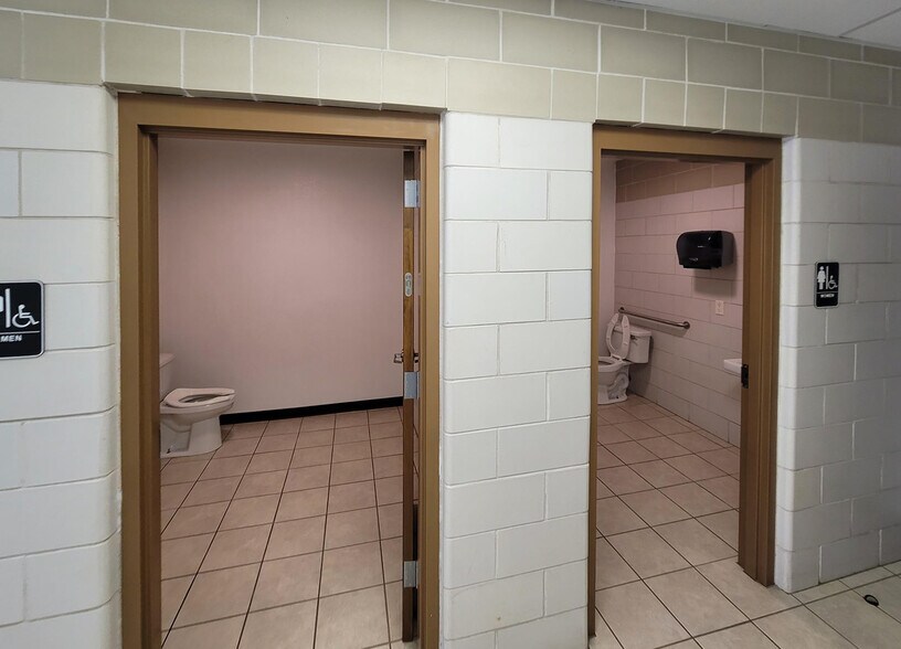 More Photos Of 801 Pendale Rd, El Paso Distribution For Sale