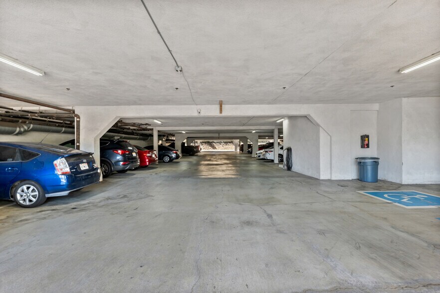 More Photos Of 6445 Sepulveda Blvd, Van Nuys Office For Lease
