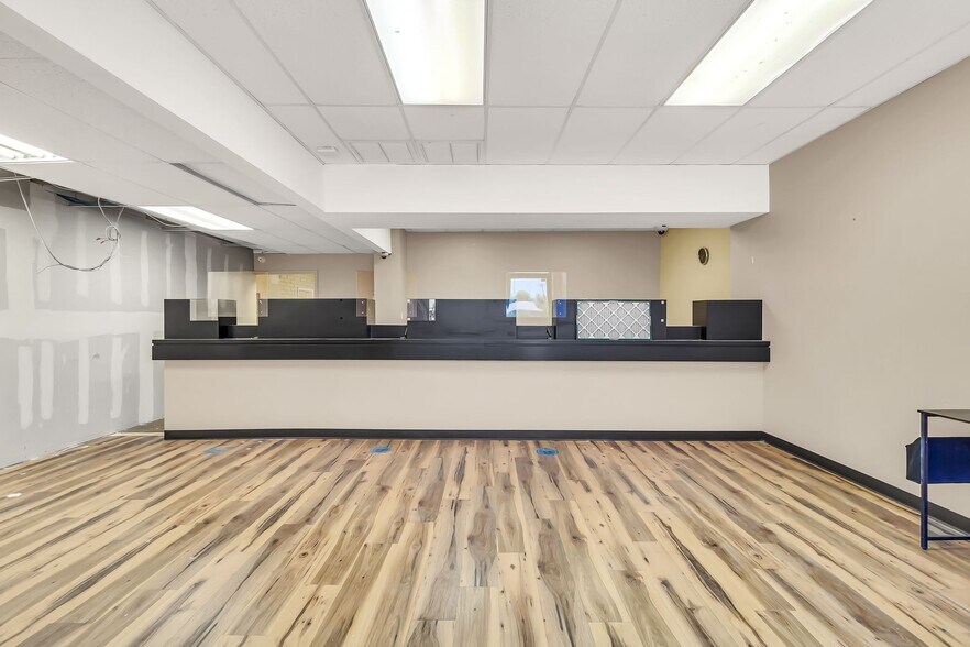 More Photos Of 78 W Ray Rd, Chandler Convenience Store For Lease