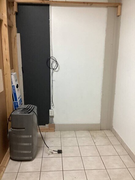 More Photos Of 402-410 Pletz Dr, San Antonio Storefront Retail Office For Lease