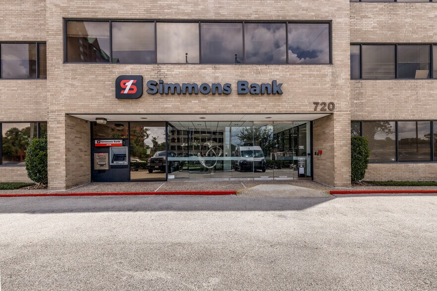 More Photos Of 720 N Post Oak Rd, Houston Office For Lease