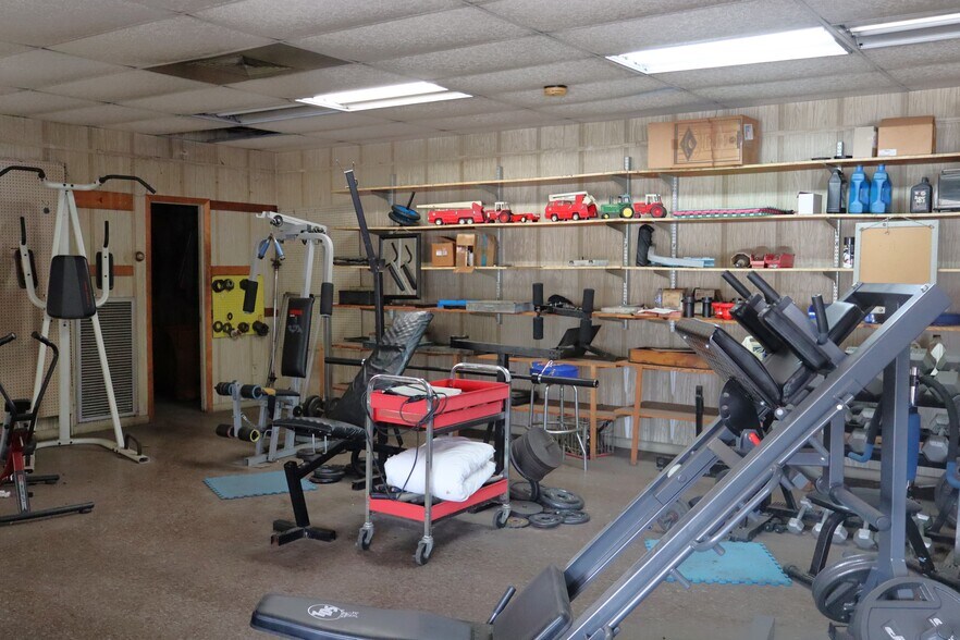 More Photos Of 1530 Parker Ln, Enterprise Warehouse For Lease