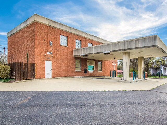 More Photos Of 11186 Reading Rd, Cincinnati Bank For Lease