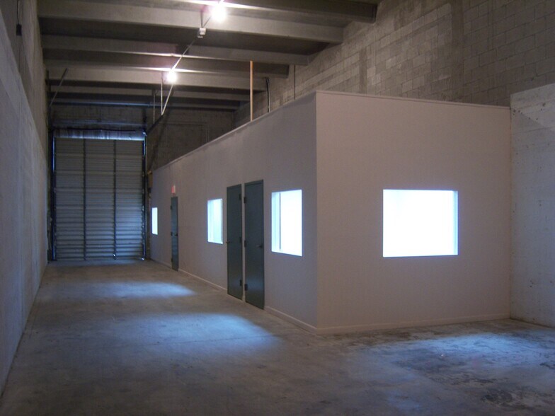 More Photos Of 8530-8548 NW 64th St, Miami Warehouse For Lease