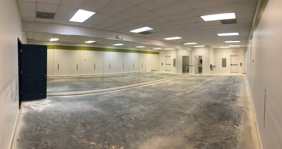 More Photos Of 1675 Peachtree Pky, Cumming Storefront Retail Office For Lease