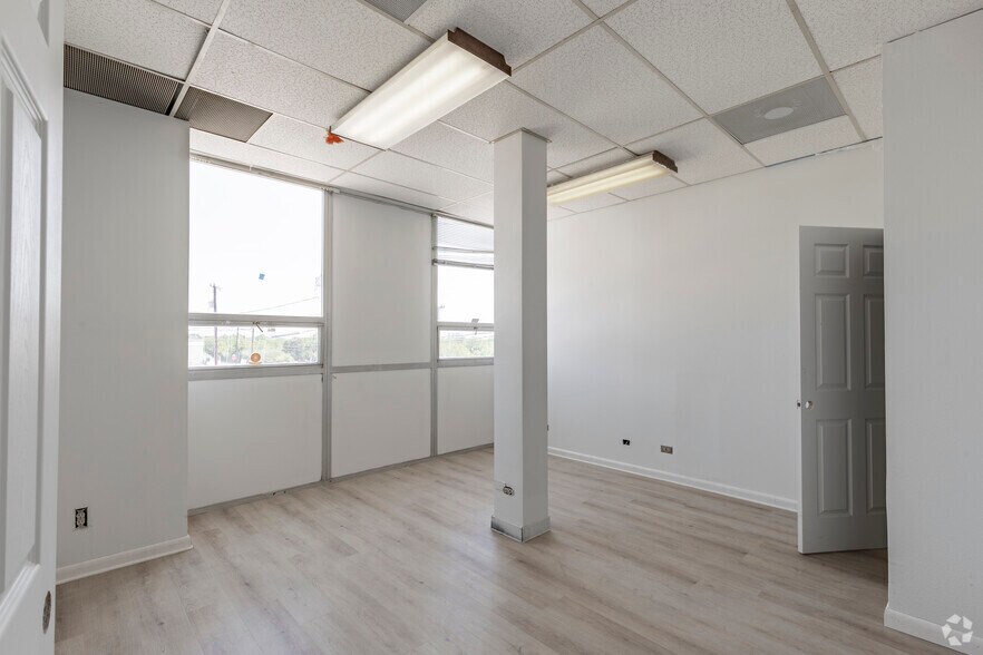 More Photos Of 6836 San Pedro Ave, San Antonio Office For Lease