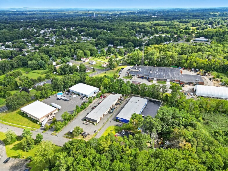 More Photos Of 37 Saint Jacques Ave, Agawam Warehouse For Lease