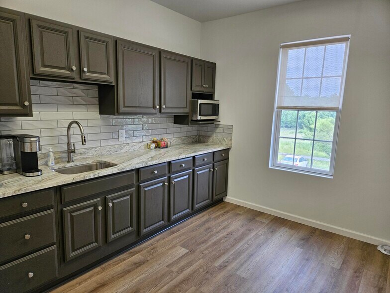 More Photos Of 5 Walter E Foran Blvd, Flemington Medical For Lease