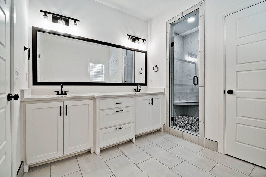 More Photos Of 502-510 W Persimmon St, Rogers Apartments For Sale