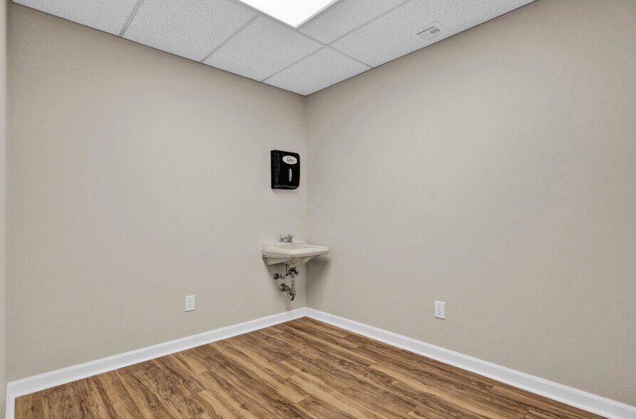 More Photos Of 215 Old Tappan Rd, Old Tappan Medical For Lease