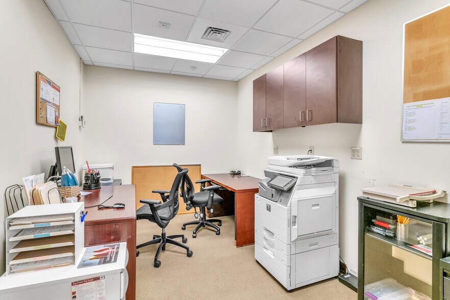 More Photos Of 85 Elm St, West Springfield Storefront Retail Office For Lease